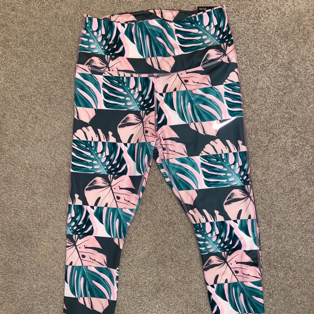 Nike L crop leggings